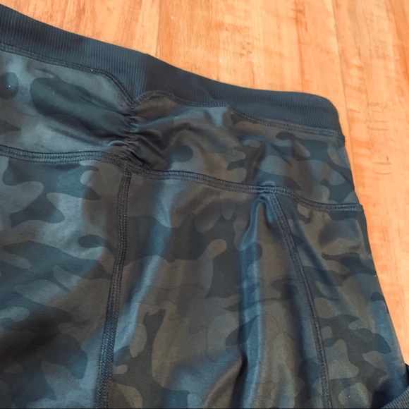 Lululemon Run for Fun Crop in Black Camo - Picture 5 of 6